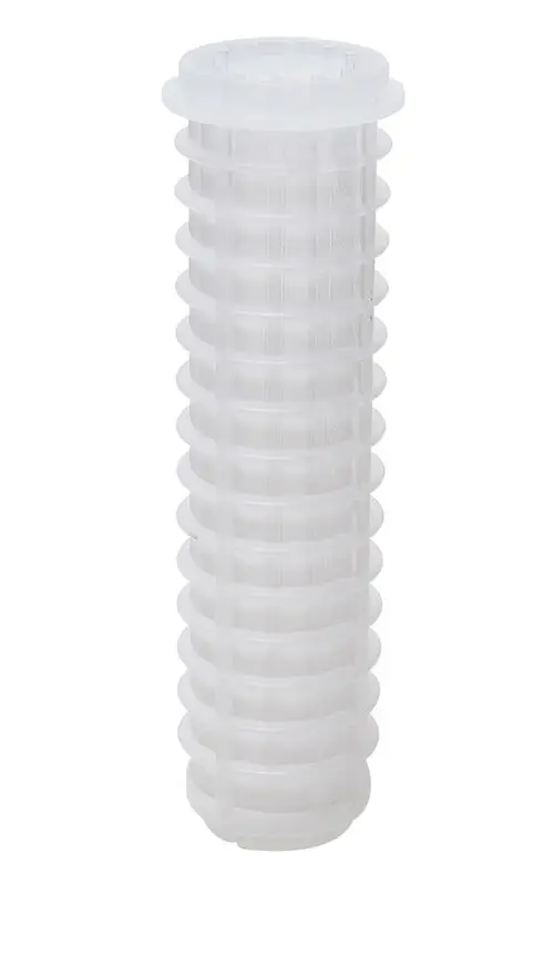 Transparente Filterpatrone mit rippierter Struktur, gefertigt von BWT. Sie hat eine zylindrische Form und wird zur Wasserfiltration verwendet.